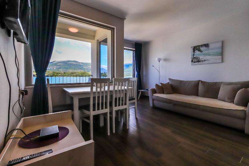 Apartments Maestral Tivat Exterior photo